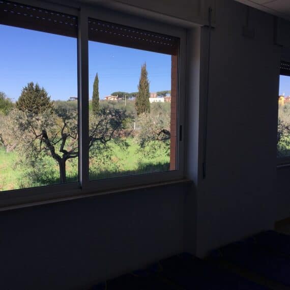 Vetrate asilo nido bimbi tra gli ulivi, realizzazione a cura dell'architetto Virgili