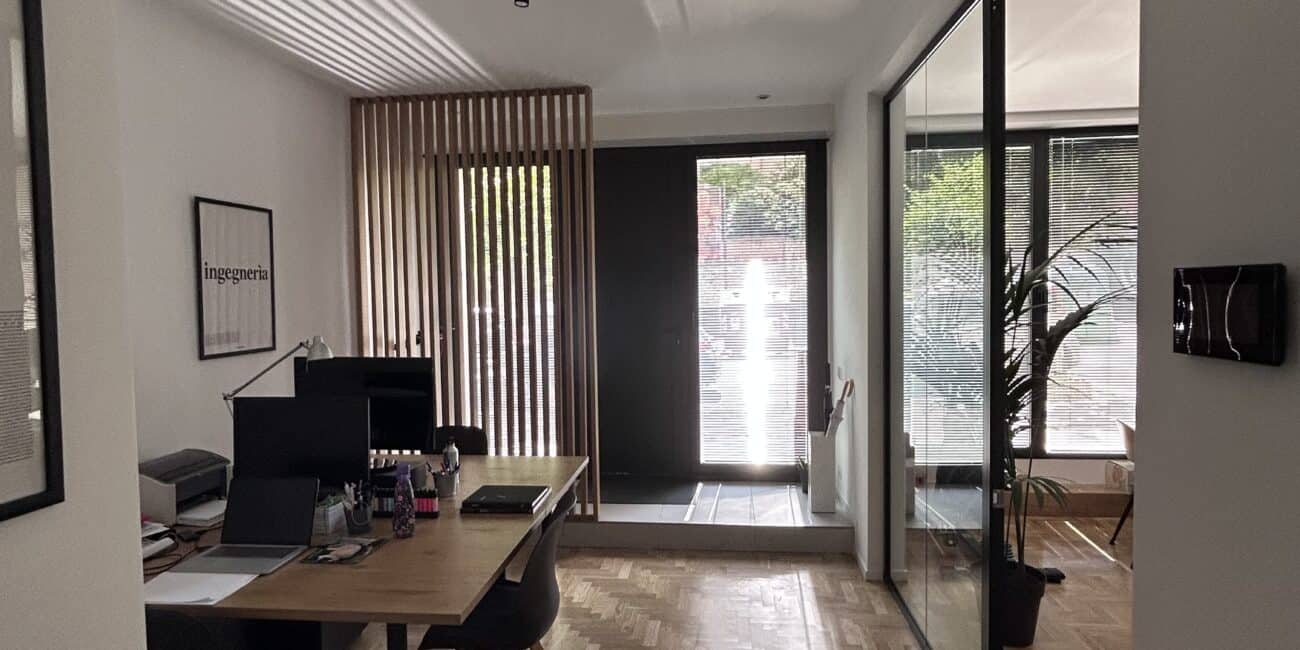 Interno dello studio di architettura Virgili a Roma con spazio di lavoro e area progettazione