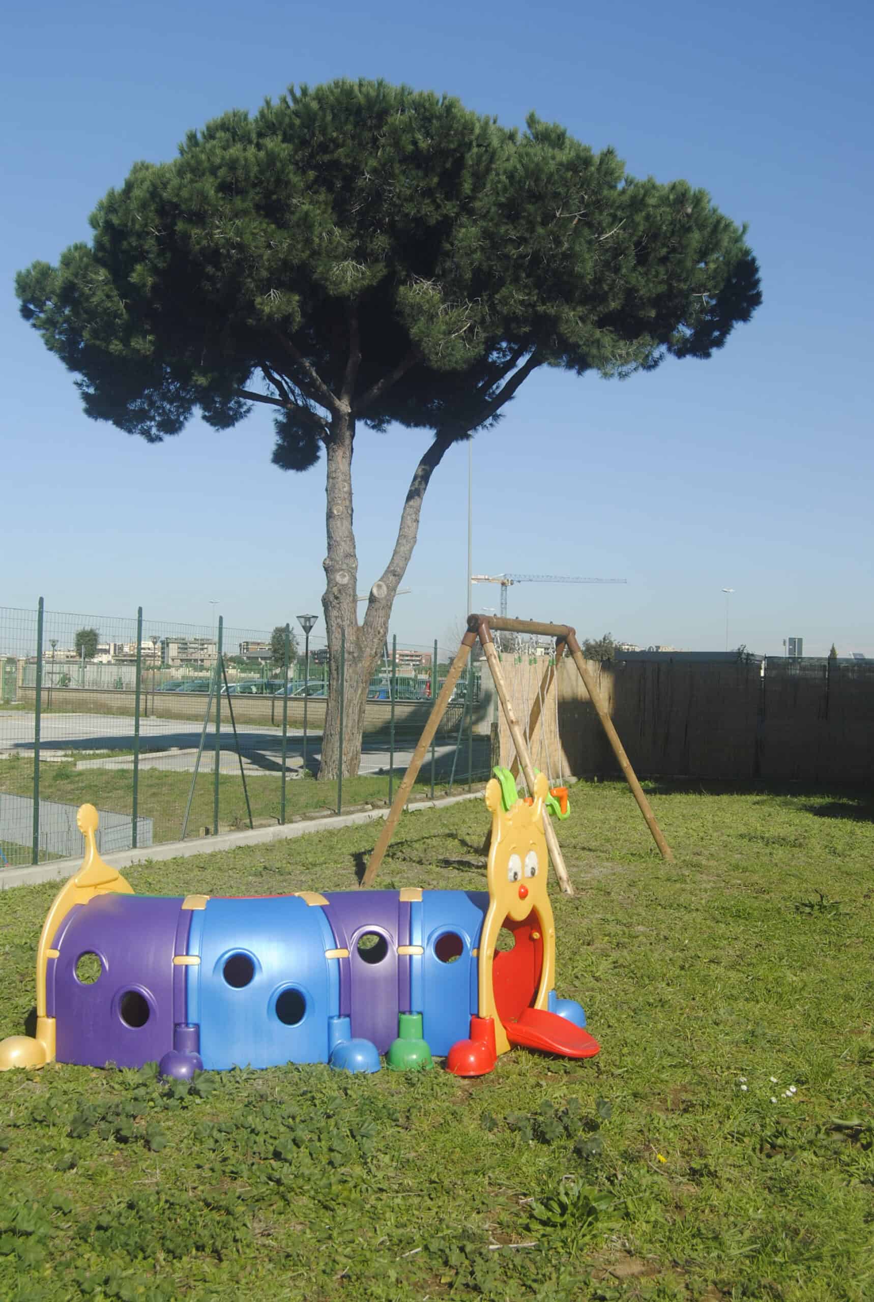 Giardino esterno asilo nido Le Coccinelle Roma