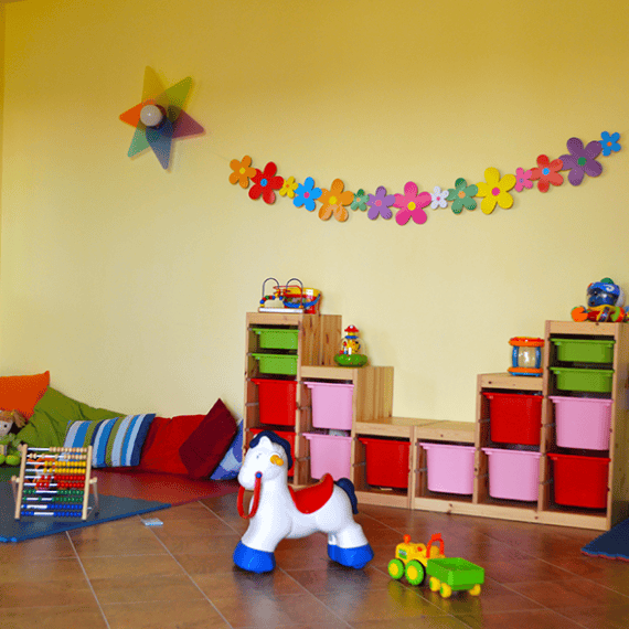 Aula attività asilo nido Roma progettata per bambini